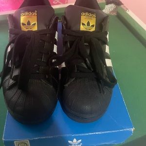 Adidas women 5. Used pretty good condition